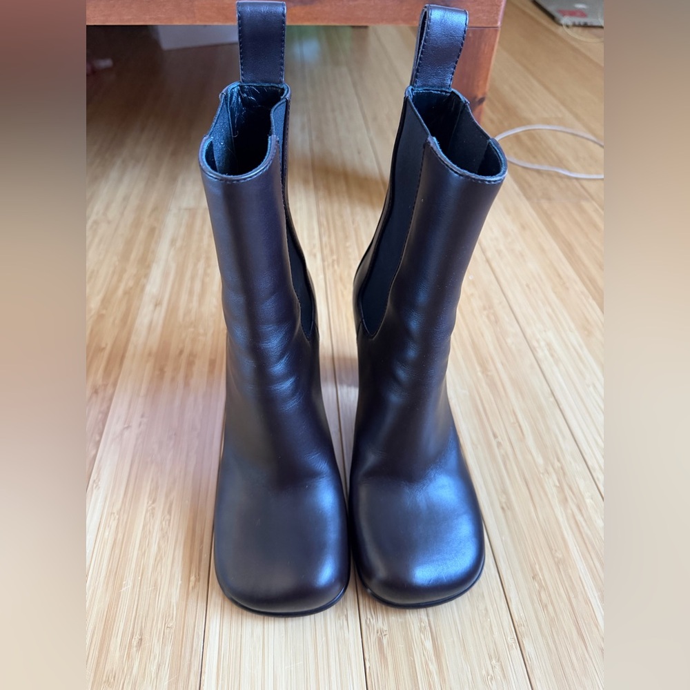 Bottega Veneta Black Square-Toe Leather Ankle Booties